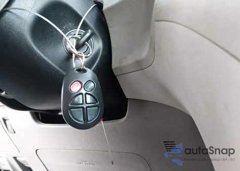 2011 Toyota Sienna Xle V6 z USA, uszkodzony, nr VIN 5TDYK3DC4BS152060